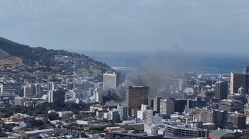 Smoke Rises From Cape Town Parliament Building as Fire Reignites