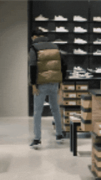 Max Outfit GIF by BNNVARA