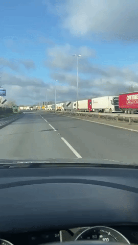 Trucks Wait in Kent on Christmas Eve as Officials Work to Clear Border-Closure Backlog