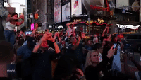 Crowds Gather in NYC to Witness 'Manhattanhenge'