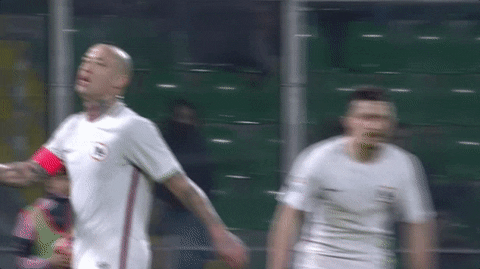 radja nainggolan ugh GIF by AS Roma