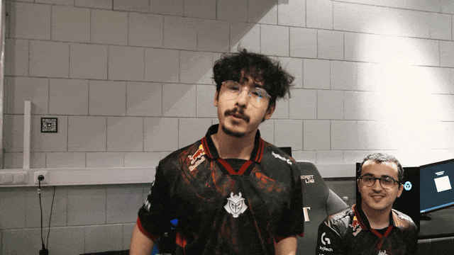 Brokenblade Explaining GIF by G2 Esports