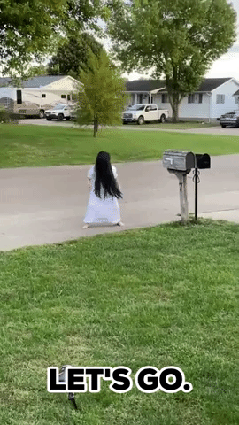 Little Girl Shows Off Her Spooky Halloween Costume