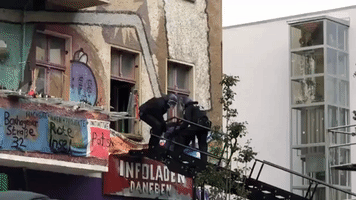 Berlin Police Clear Anarchist-Occupied Building in City's East