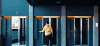 LuckStudio esperando ascensor luckstudio GIF