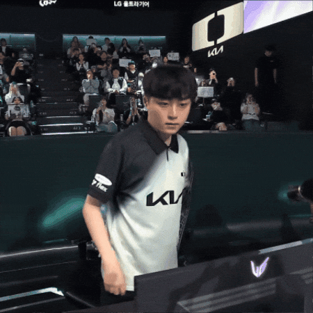 lukasjarvan giphygifmaker showmaker gyokeres GIF