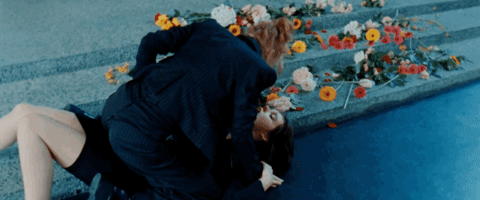 nuvolebianche giphyupload froukje niets tussen GIF