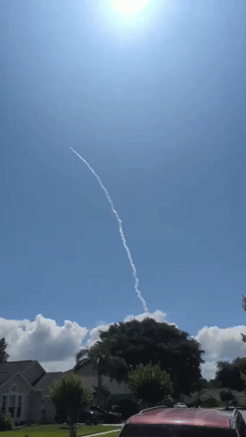 Boeing Starliner Spacecraft Spotted Over Florida Neighborhood