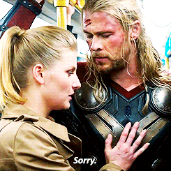 chris hemsworth GIF