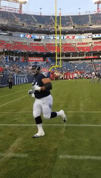 Young Football Fan Has Best Reaction After Getting High 5 From Titans Quarterback