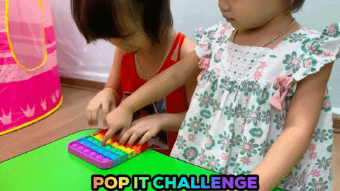 nguyenhuyenmye13d giphygifmaker pop it GIF