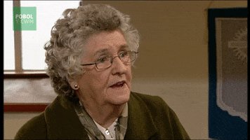 bbc teledu GIF by Pobol y Cwm