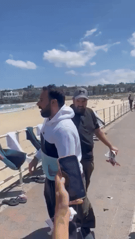 Police Investigating After Men Accused of Disrupting Bondi Beach Tribute to Hostages Held by Hamas