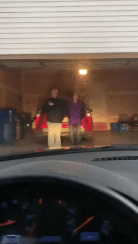 ‘I Love You!’ Student Makes Surprise Visit Home on Thanksgiving