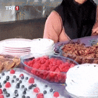Hungry Cake GIF by TRT