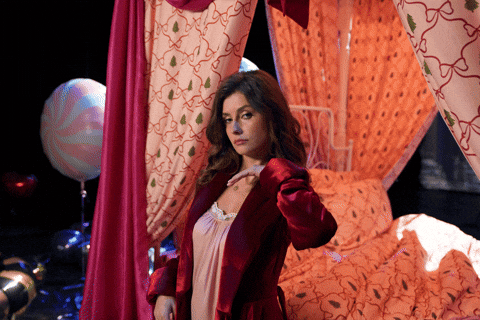 Diva Hair Flip GIF by zoommer