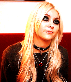 taylor momsen GIF