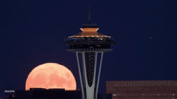 Timelapse Captures Supermoon Rising Above Space Needle