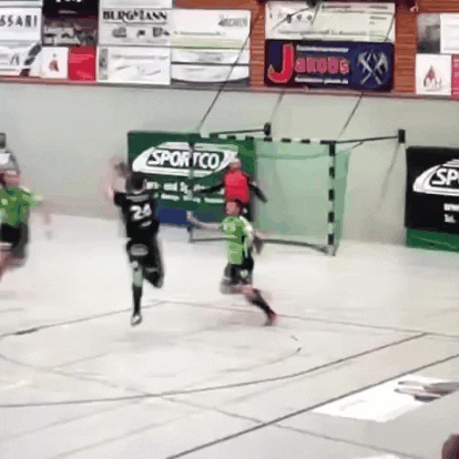 TuSVolmetal handball tackle volmetal GIF