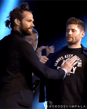 aborddelimpala hug jensen ackles jared padalecki aborddelimpala GIF