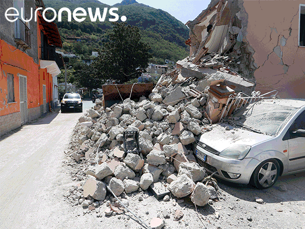 euronews giphyupload italy europe earthquake GIF