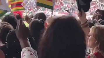Crowds Celebrate as Mnangagwa Sworn in as Zimbabwe President