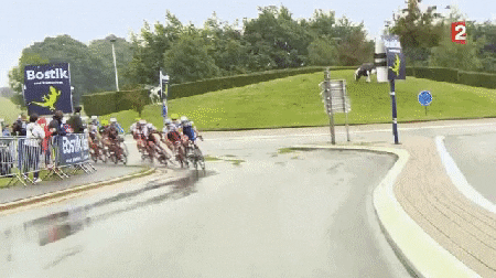 tour de france crash GIF by franceinfo
