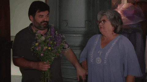 sorry flowers GIF by Un si grand soleil