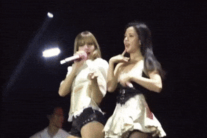 Lisa Lisoo GIF