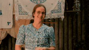Tv2 Edith GIF by Badehotellet